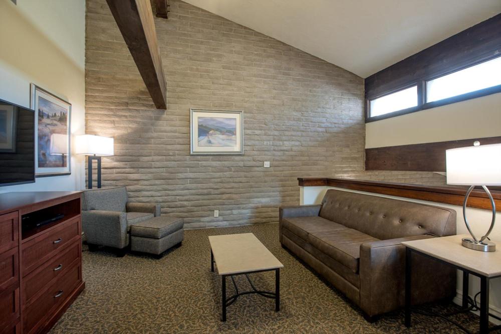 | Sandstone Creek Club Condominiums