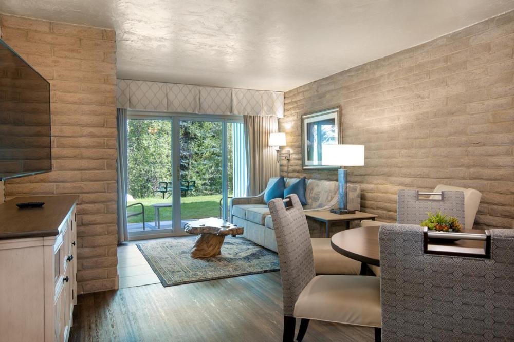 | Sandstone Creek Club Condominiums
