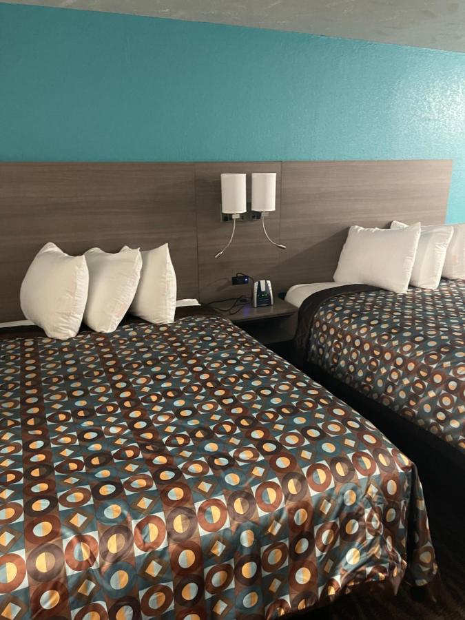 2 Queen Beds, Dog-Friendly, Non-Smoking at Baymont by Wyndham Bellevue / Omaha