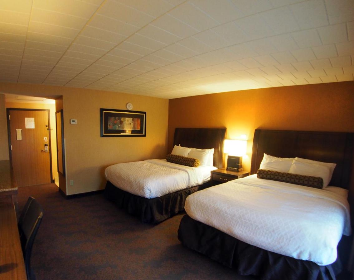 Queen Room with Two Queen Beds with Balcony at Evergreen Resort