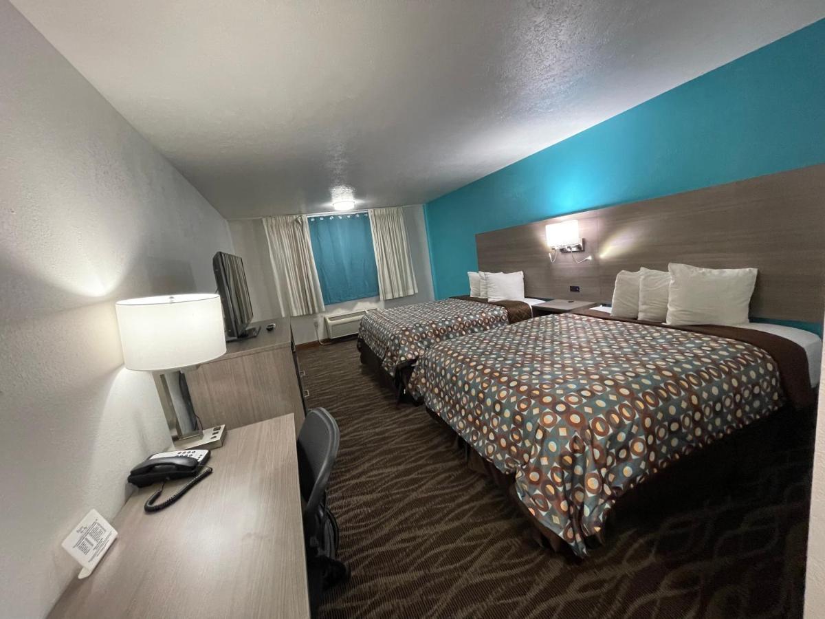 2 Queen Beds, Dog-Friendly, Non-Smoking at Baymont by Wyndham Bellevue / Omaha