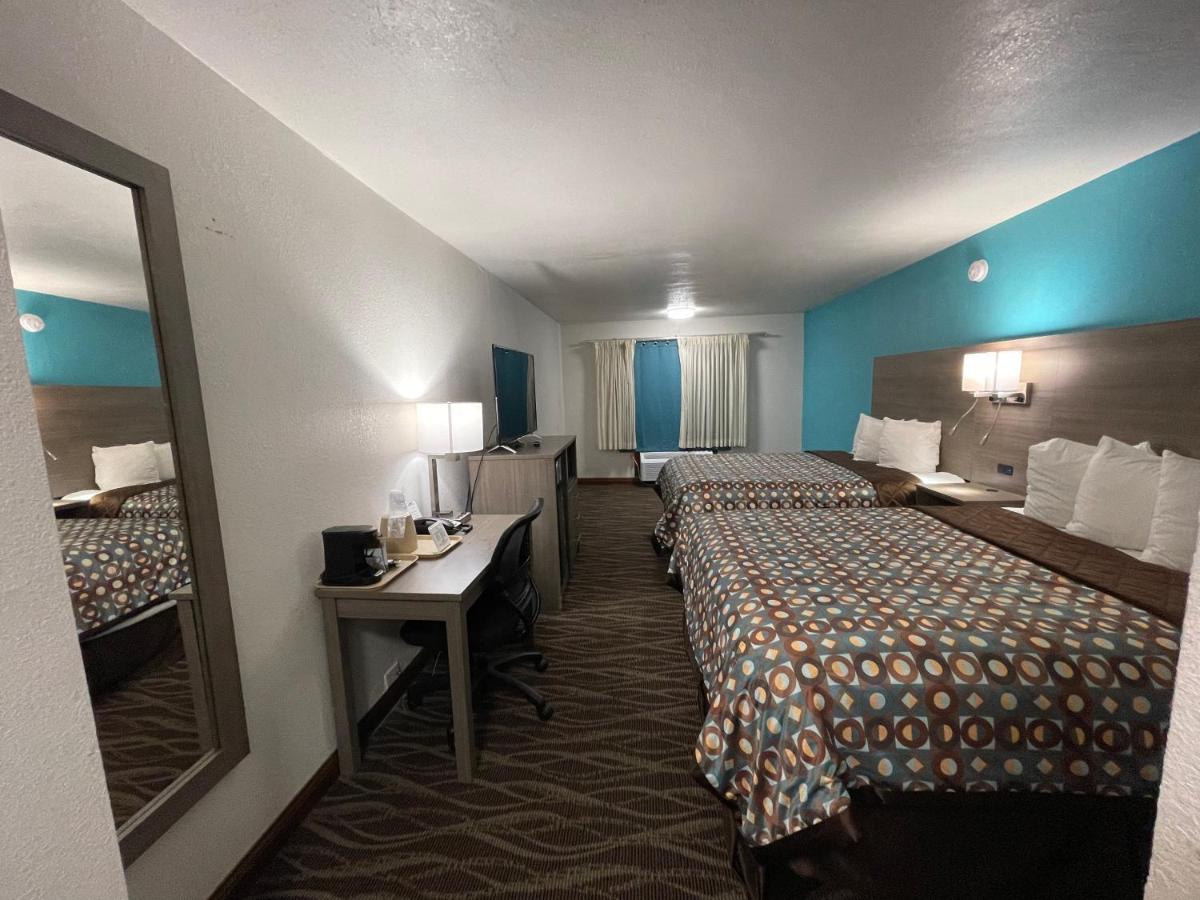 2 Queen Beds, Dog-Friendly, Non-Smoking at Baymont by Wyndham Bellevue / Omaha