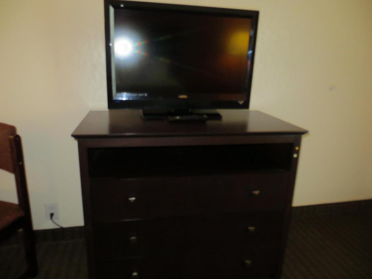 Double Room with Two Double Beds - Non-Smoking at Days Inn by Wyndham Cave City