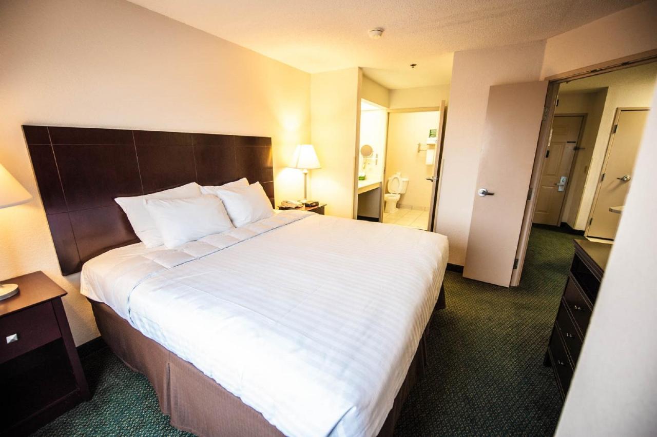 | Greystone Inn & Suites