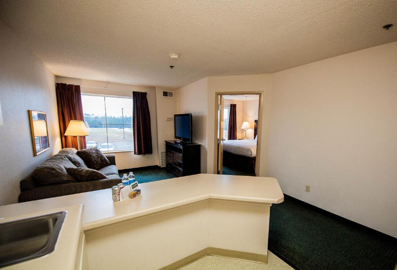 | Greystone Inn & Suites
