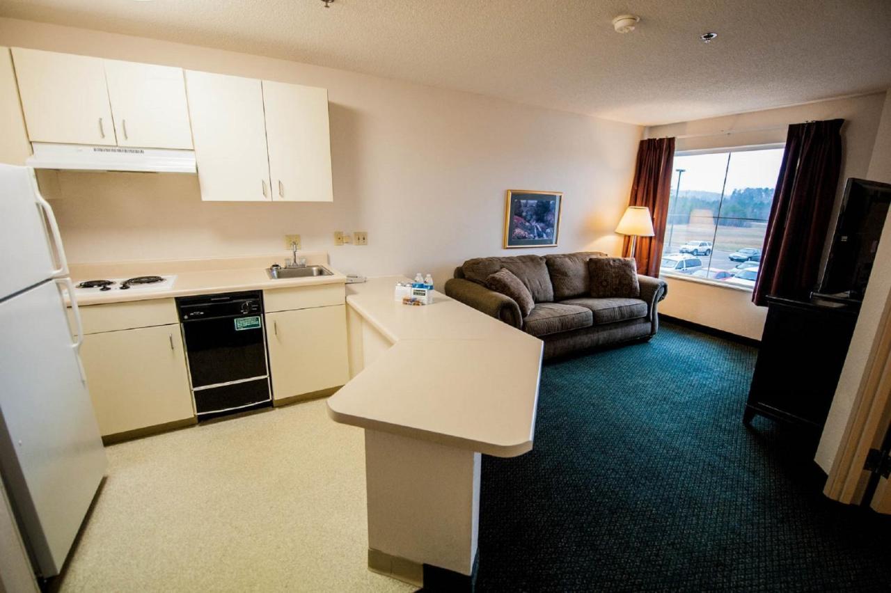 | Greystone Inn & Suites