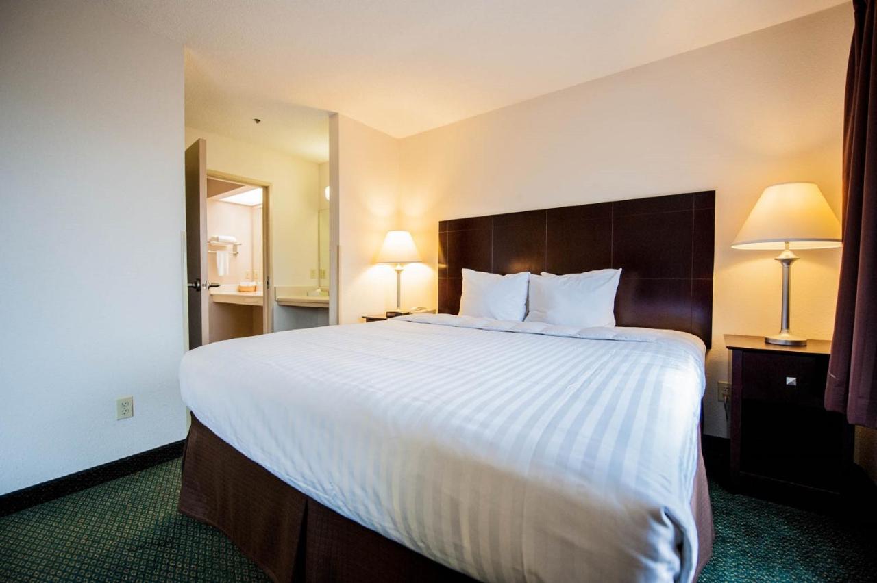 | Greystone Inn & Suites