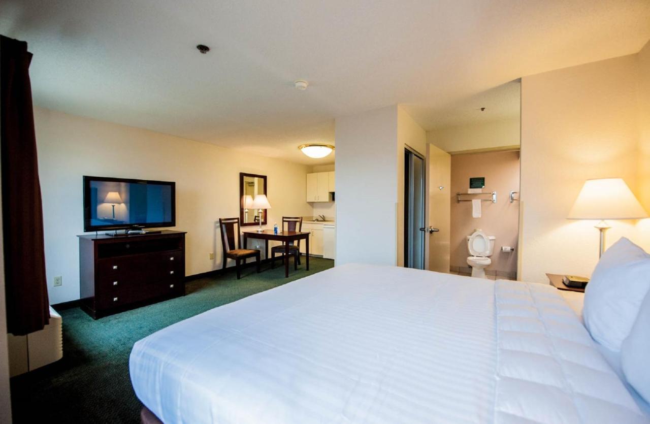 | Greystone Inn & Suites