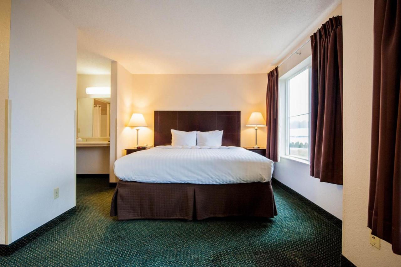 | Greystone Inn & Suites