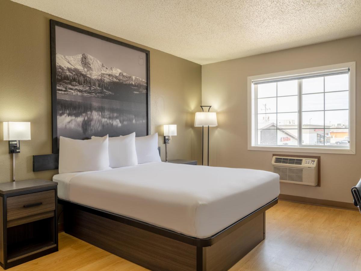 Queen Room - Non-Smoking at Super 8 by Wyndham Clinton