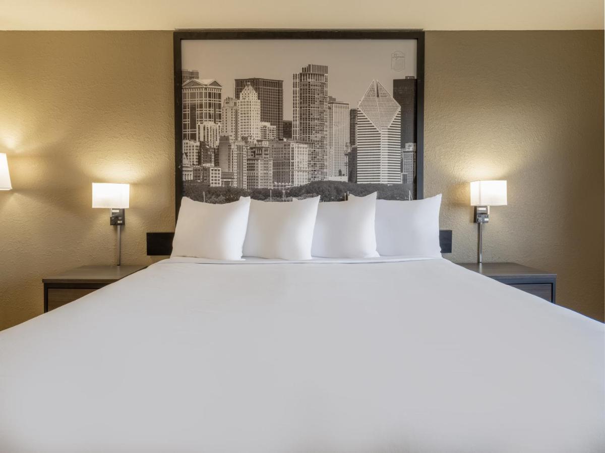 King Room - Non-Smoking at Super 8 by Wyndham Clinton