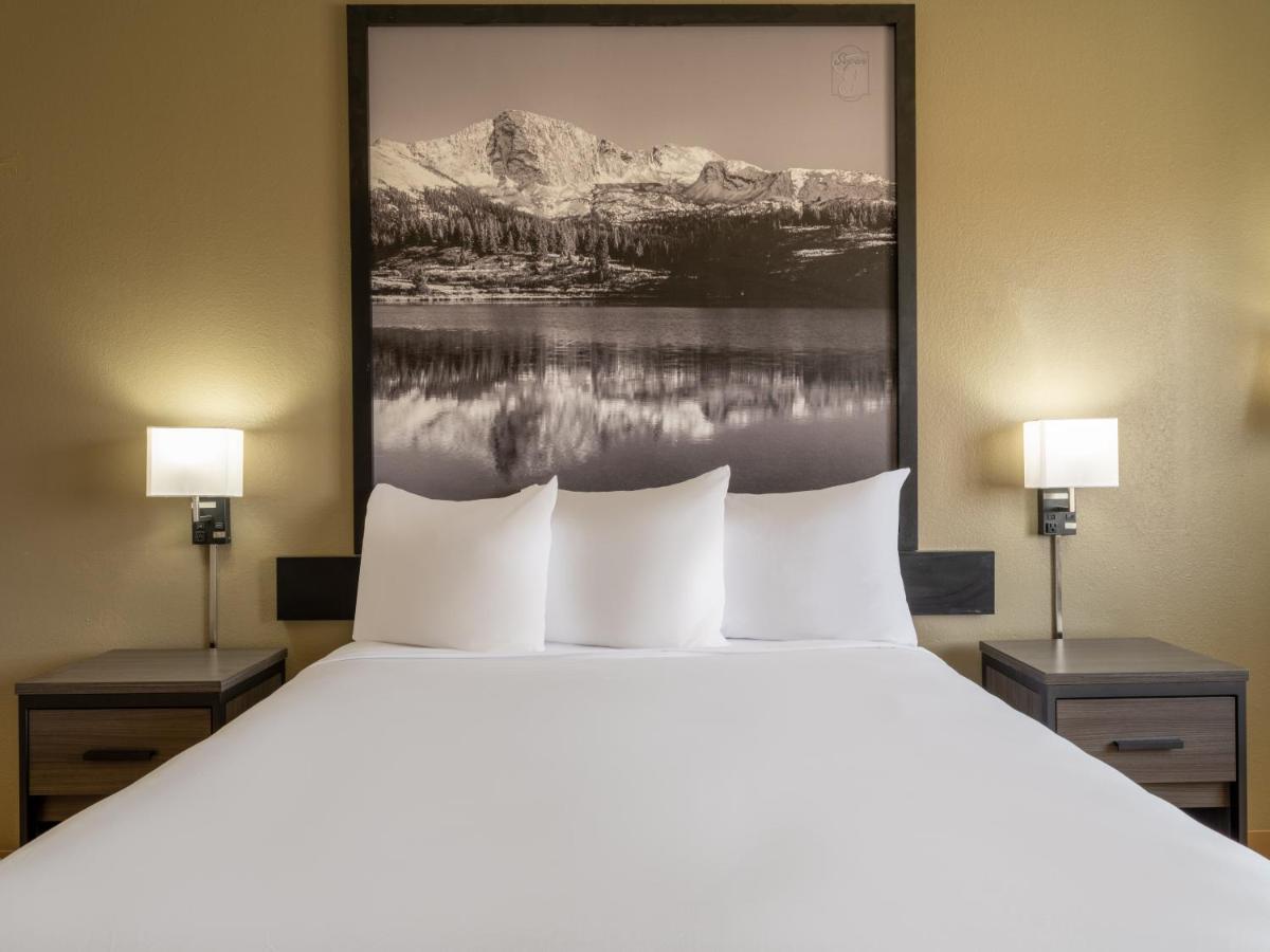 Queen Room - Non-Smoking at Super 8 by Wyndham Clinton