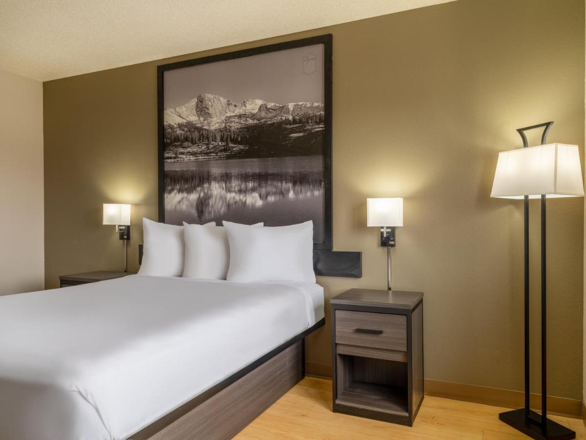 Queen Room - Non-Smoking at Super 8 by Wyndham Clinton