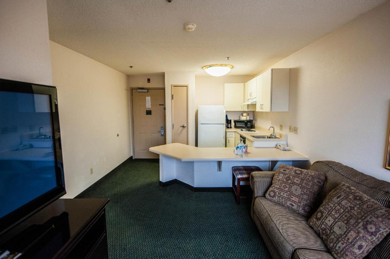 | Greystone Inn & Suites