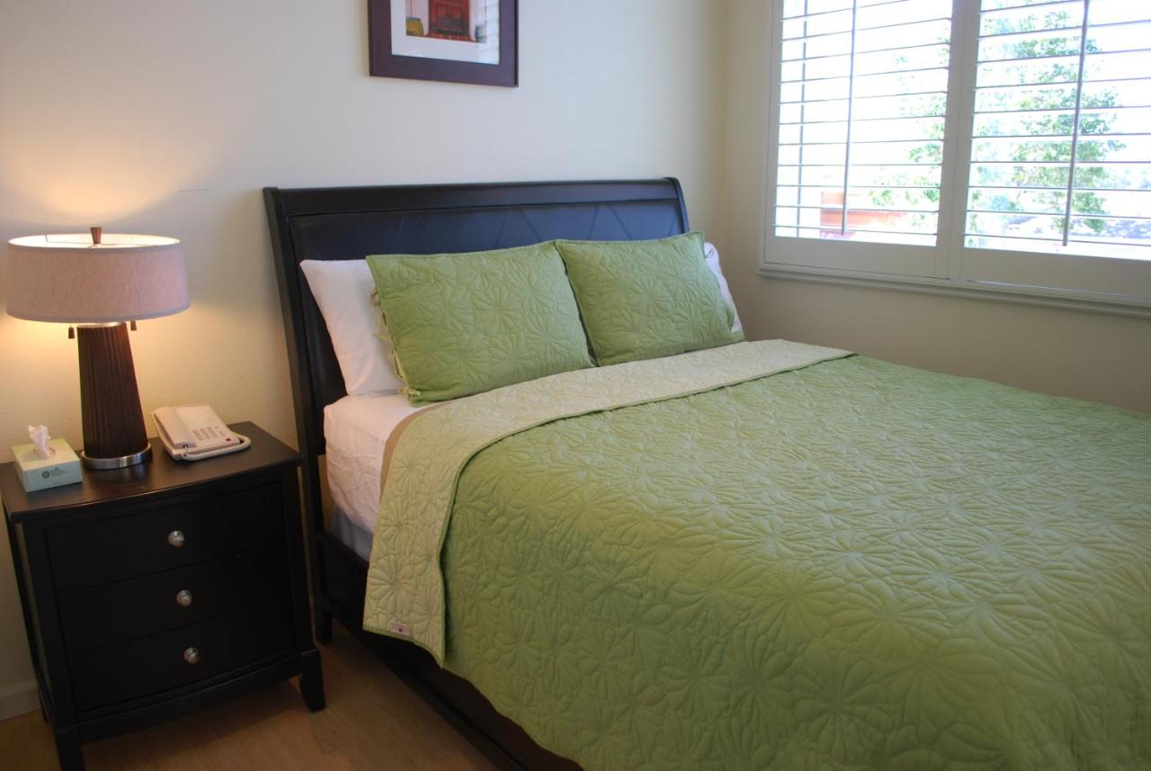 Deluxe Two-Bedroom Suite at Bella Capri Inn and Suites