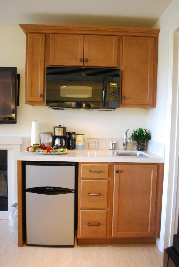 Deluxe Two-Bedroom Suite at Bella Capri Inn and Suites