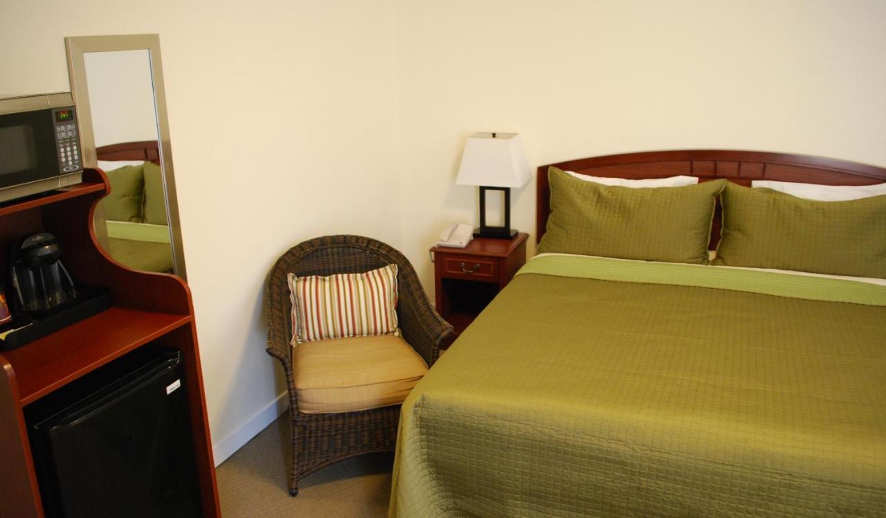 Standard King Room at Bella Capri Inn and Suites