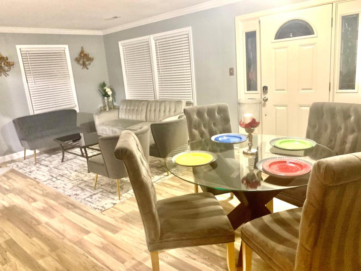  | Cheerful 3 bedroom 2.5 bath. 1 KING bed 2 queens