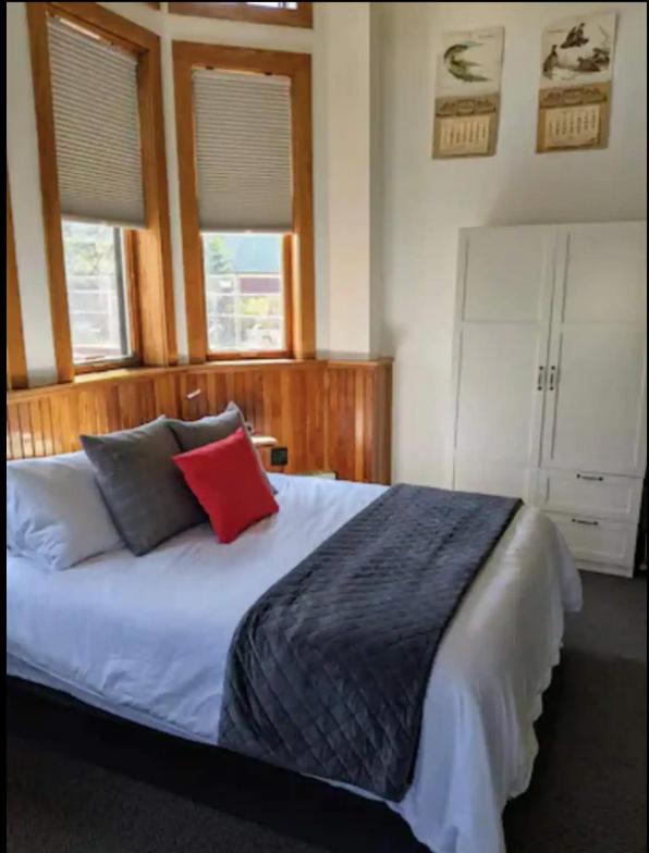 Double or Twin Room with Extra Bed at Endion Station Inn | Hotel Next to Lake Superior
