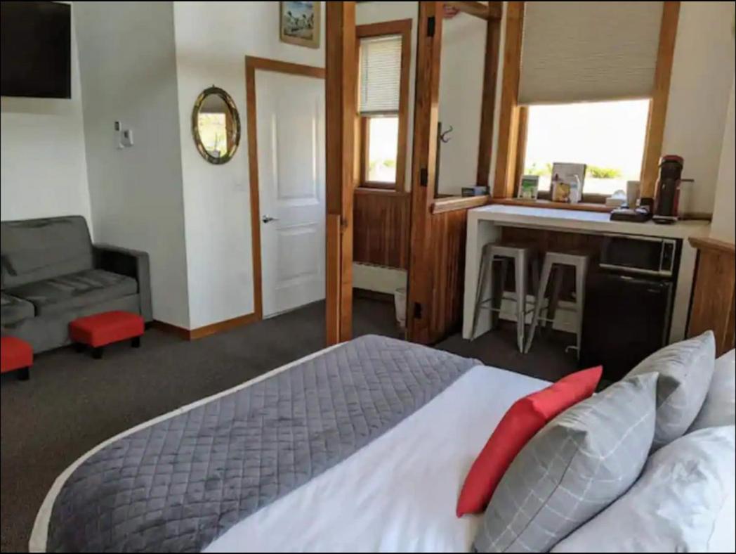 Double or Twin Room with Extra Bed at Endion Station Inn | Hotel Next to Lake Superior