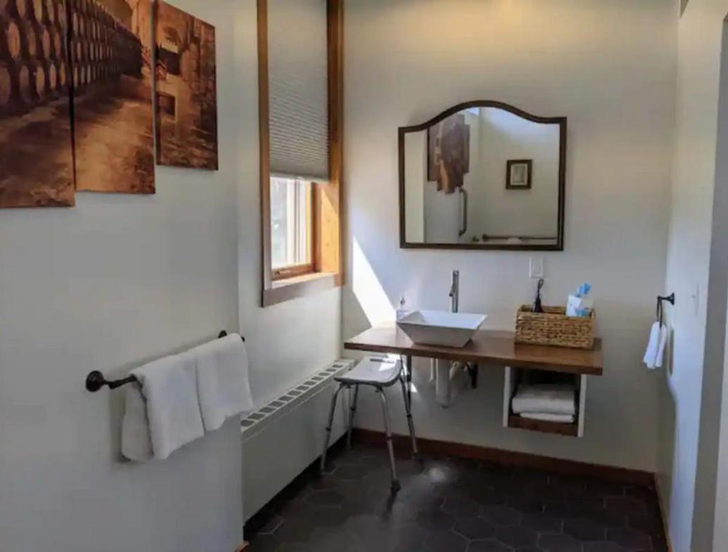 Deluxe Double Room with Extra Bed at Endion Station Inn | Hotel Next to Lake Superior