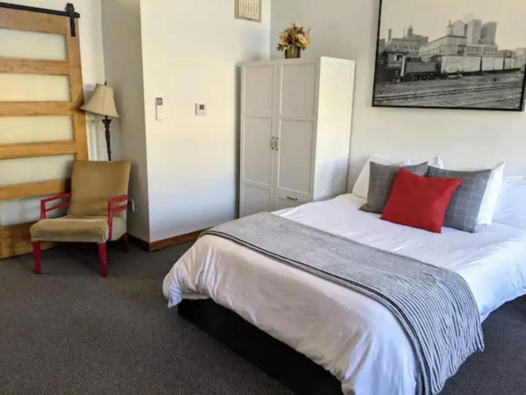 Deluxe Double Room with Extra Bed at Endion Station Inn | Hotel Next to Lake Superior