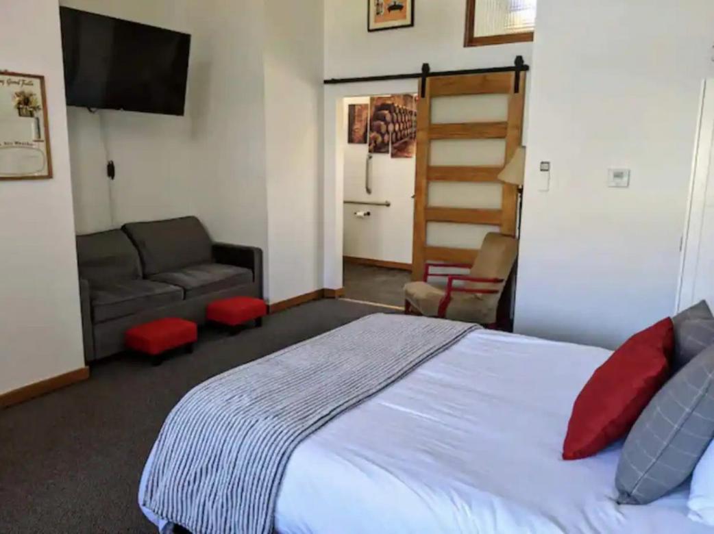Deluxe Double Room with Extra Bed at Endion Station Inn | Hotel Next to Lake Superior