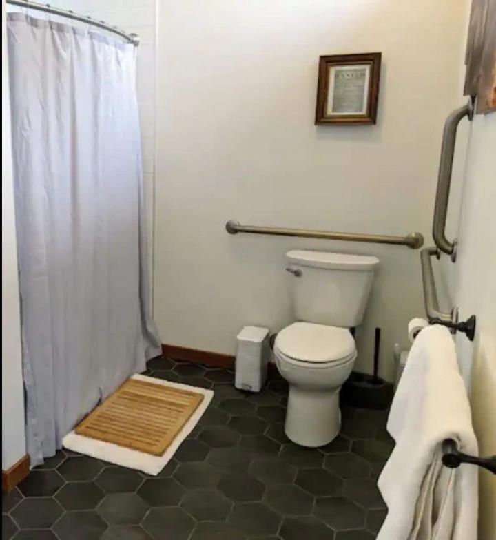 Deluxe Double Room with Extra Bed at Endion Station Inn | Hotel Next to Lake Superior
