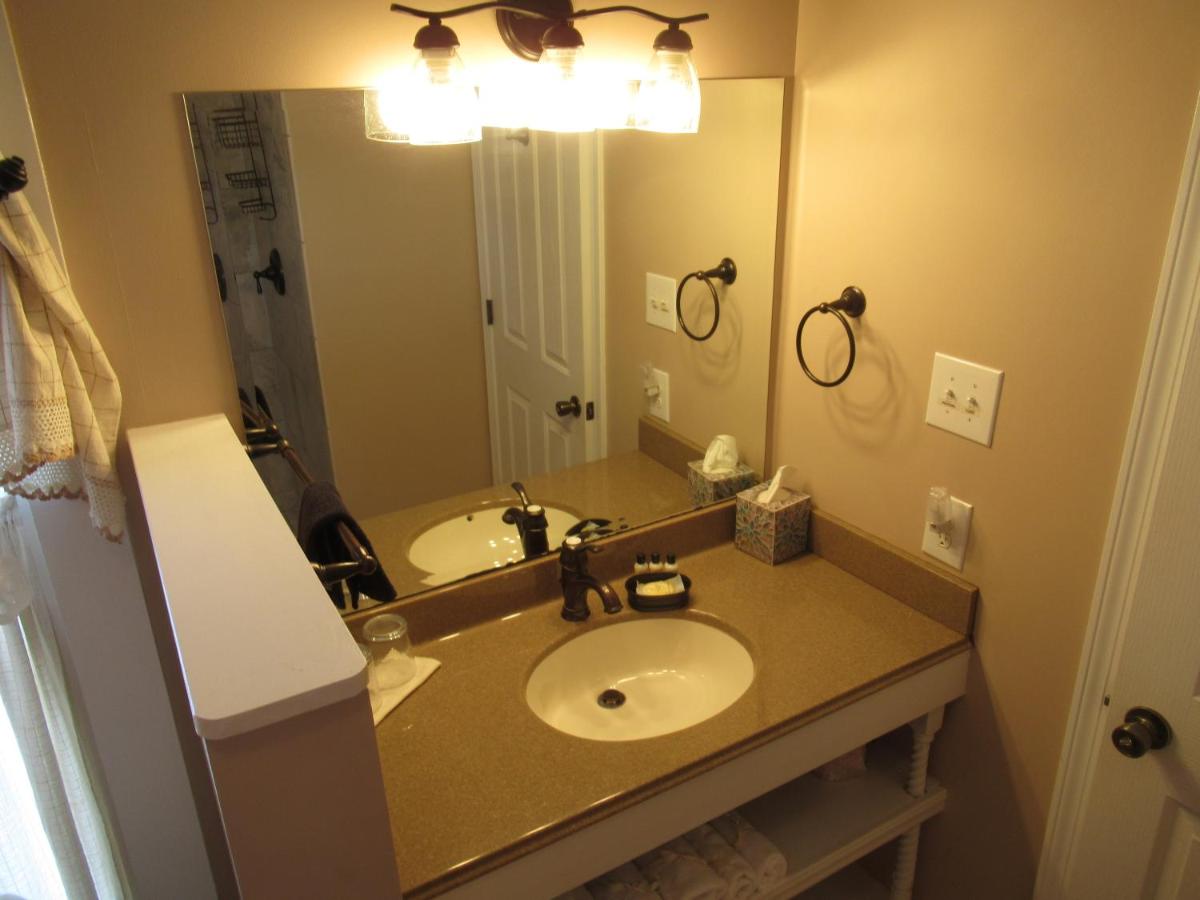 | Carrier Houses Bed & Breakfast