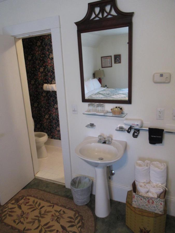 | Carrier Houses Bed & Breakfast