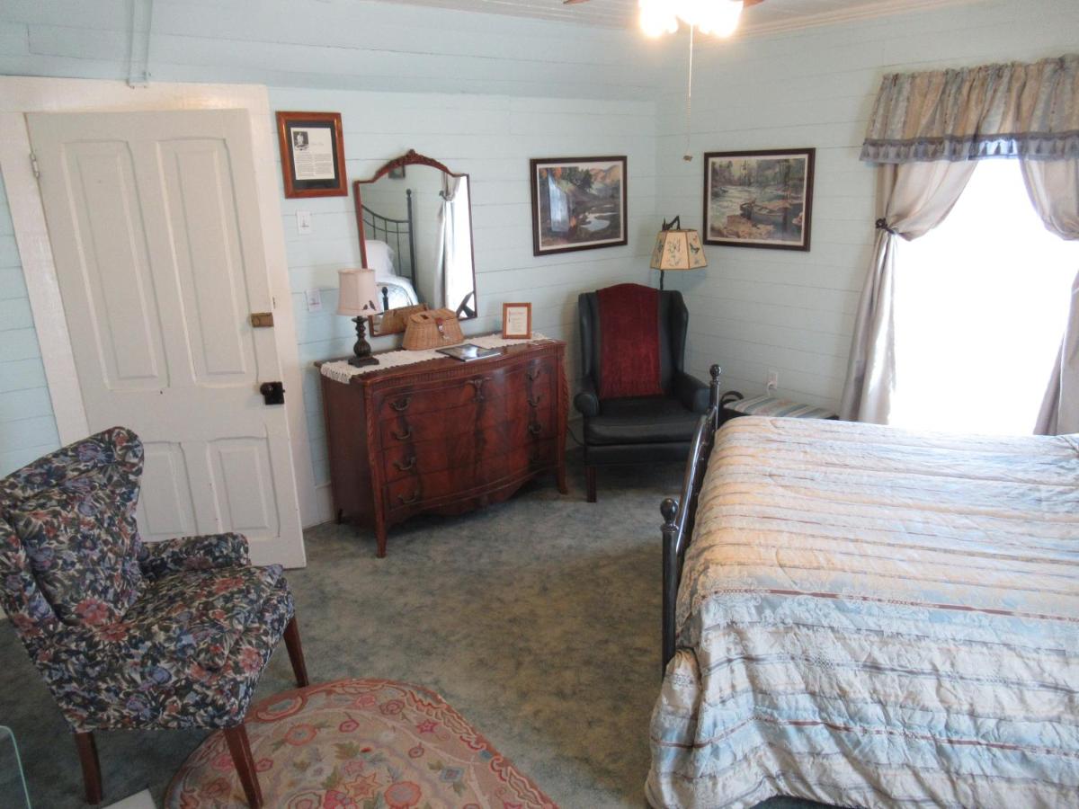 | Carrier Houses Bed & Breakfast