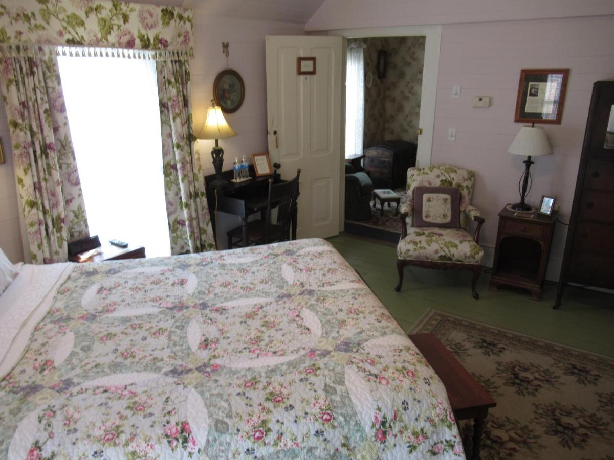  | Carrier Houses Bed & Breakfast