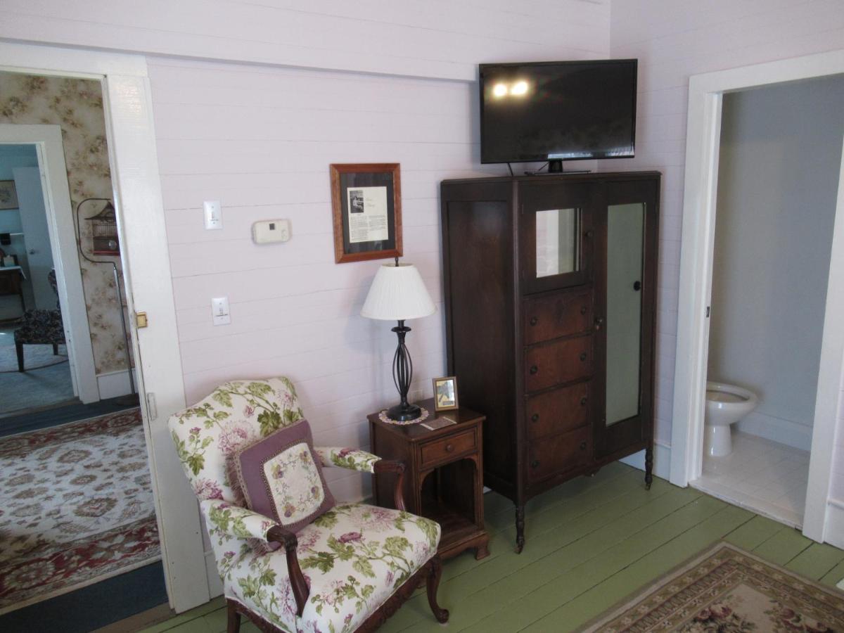 | Carrier Houses Bed & Breakfast