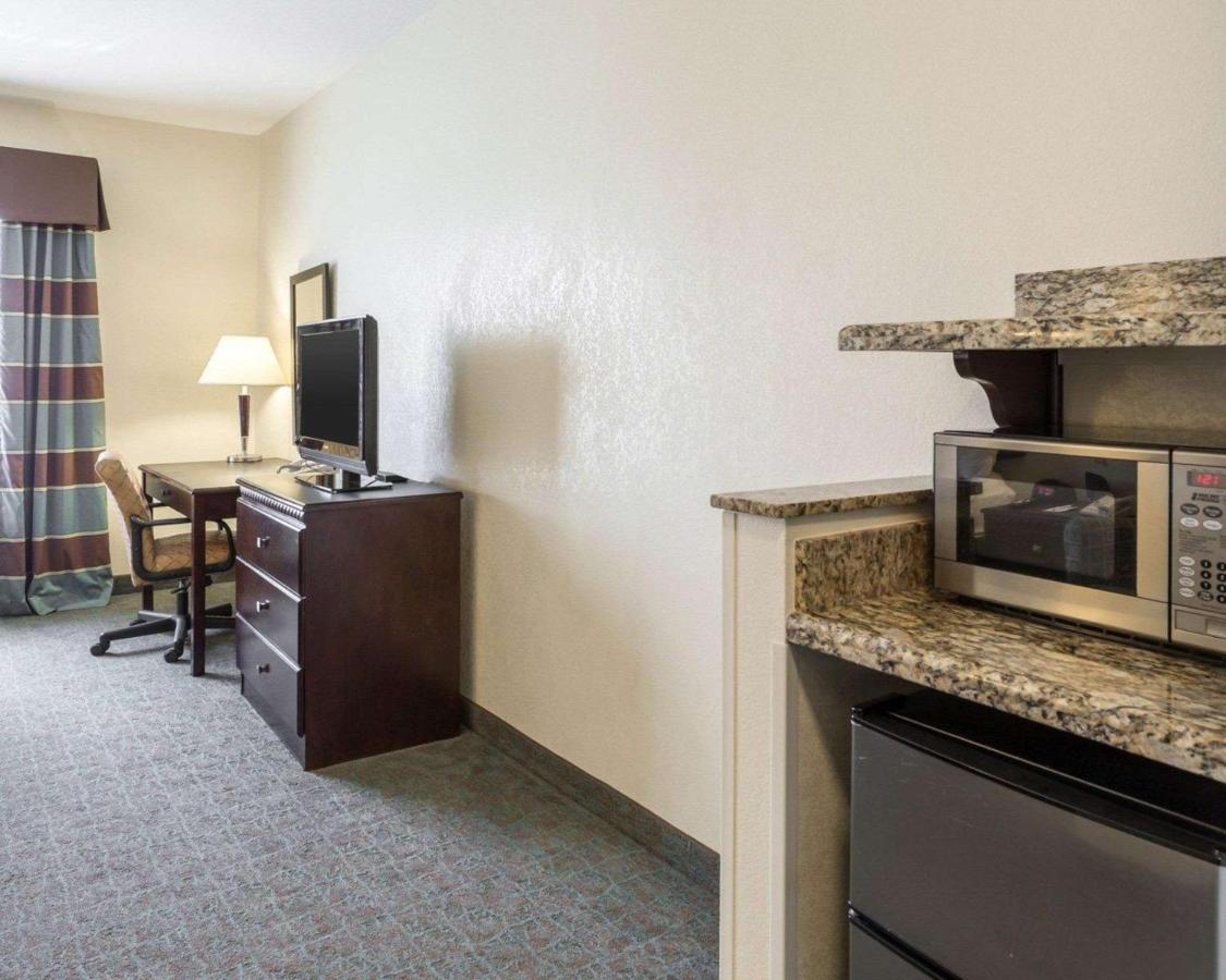 King Suite - Non-Smoking at Quality Inn Donaldsonville - Gonzales