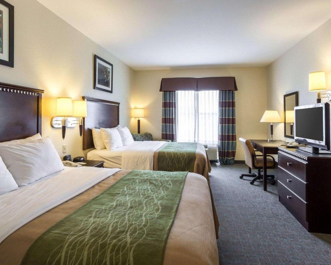 Queen Room with Two Queen Beds - Non-Smoking at Quality Inn Donaldsonville - Gonzales