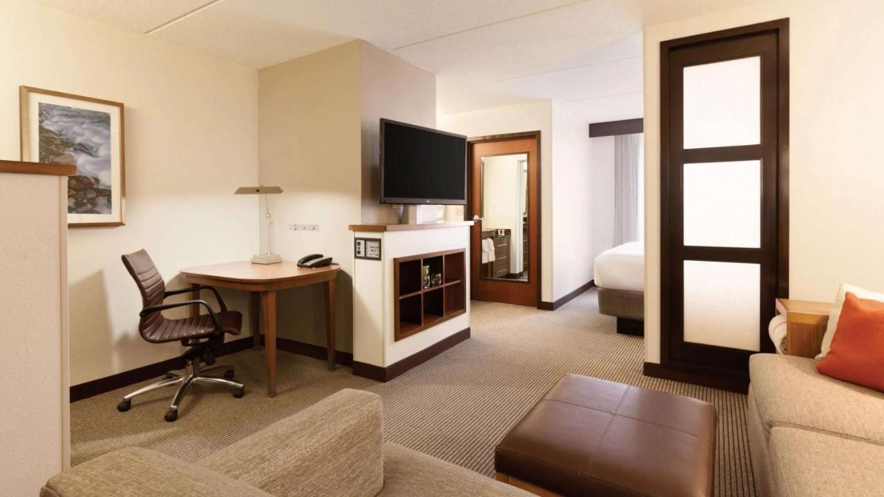 Mobility Accessible Guestroom King with Sofa bed - Tub at Sonesta Select Atlanta Duluth