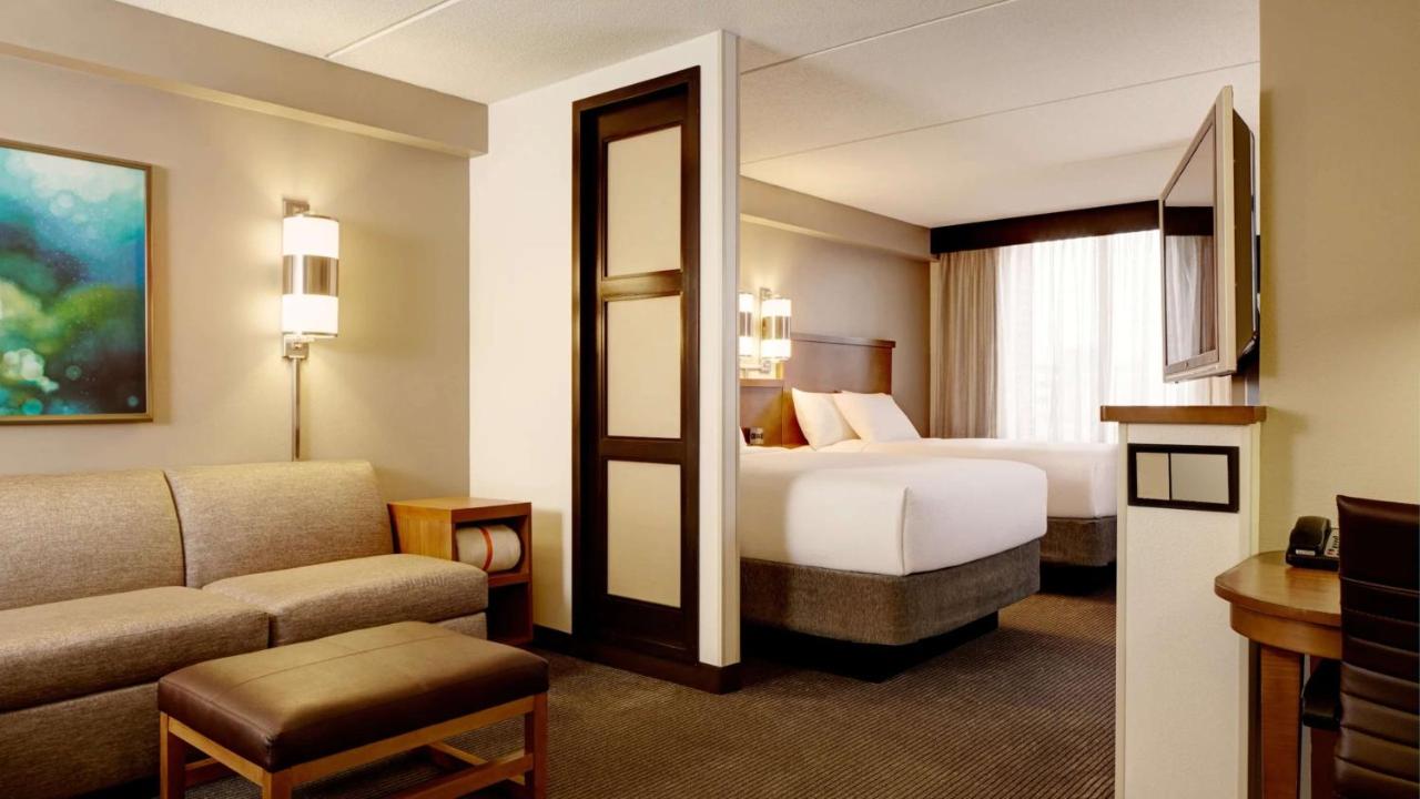 Guestroom Two Doubles with Sofa bed at Sonesta Select Atlanta Duluth