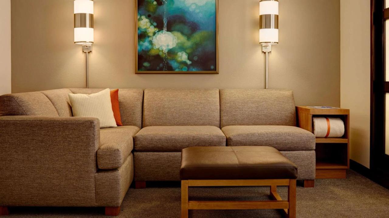 Mobility Accessible Guestroom King with Sofa bed - Tub at Sonesta Select Atlanta Duluth