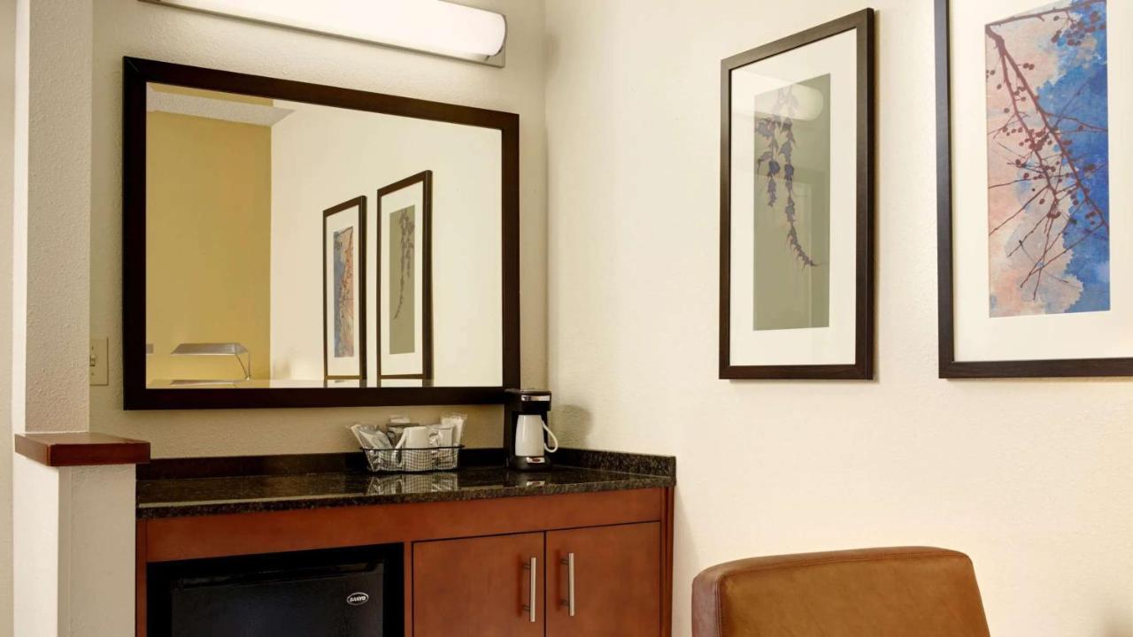 Mobility Accessible Guestroom King with Sofa bed - Tub at Sonesta Select Atlanta Duluth