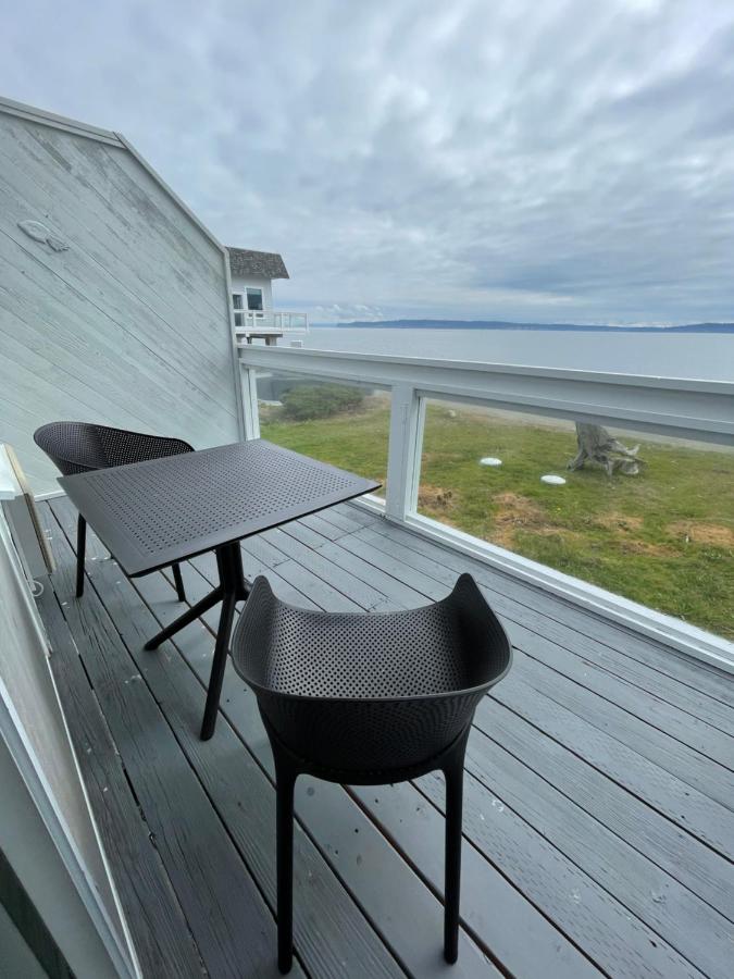 Deluxe King Suite at Tides Inn & Suites