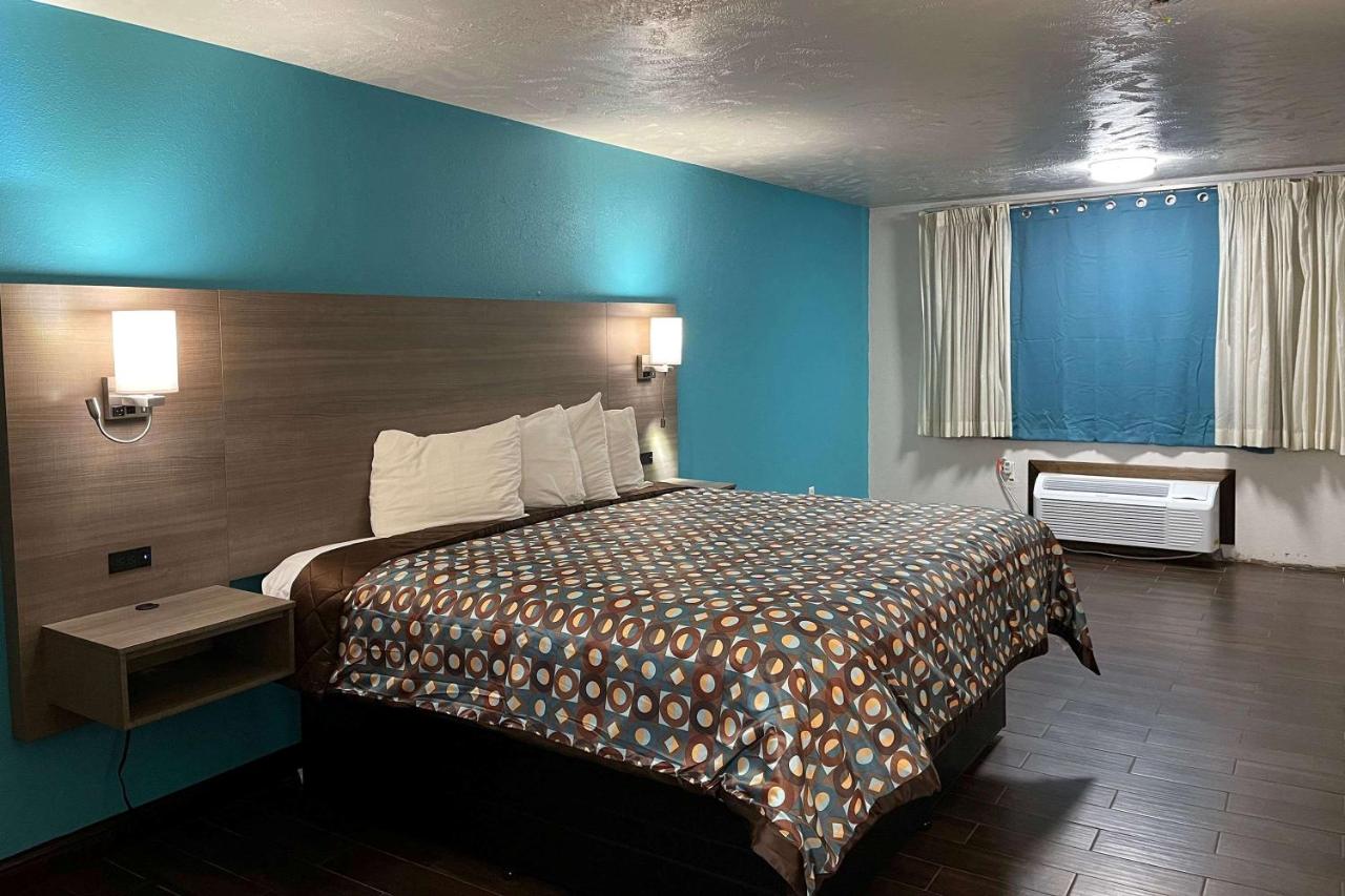 1 King Bed, Dog-Friendly, Non-Smoking at Baymont by Wyndham Bellevue / Omaha