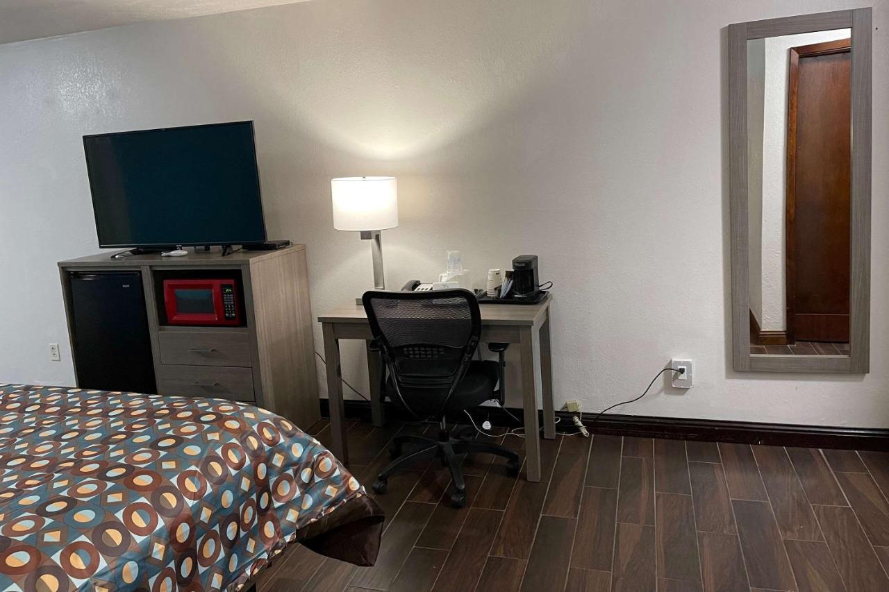 1 King Bed, Dog-Friendly, Non-Smoking at Baymont by Wyndham Bellevue / Omaha