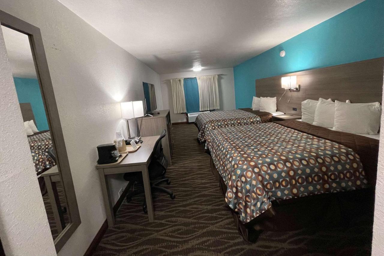 2 Queen Beds, Dog-Friendly, Non-Smoking at Baymont by Wyndham Bellevue / Omaha
