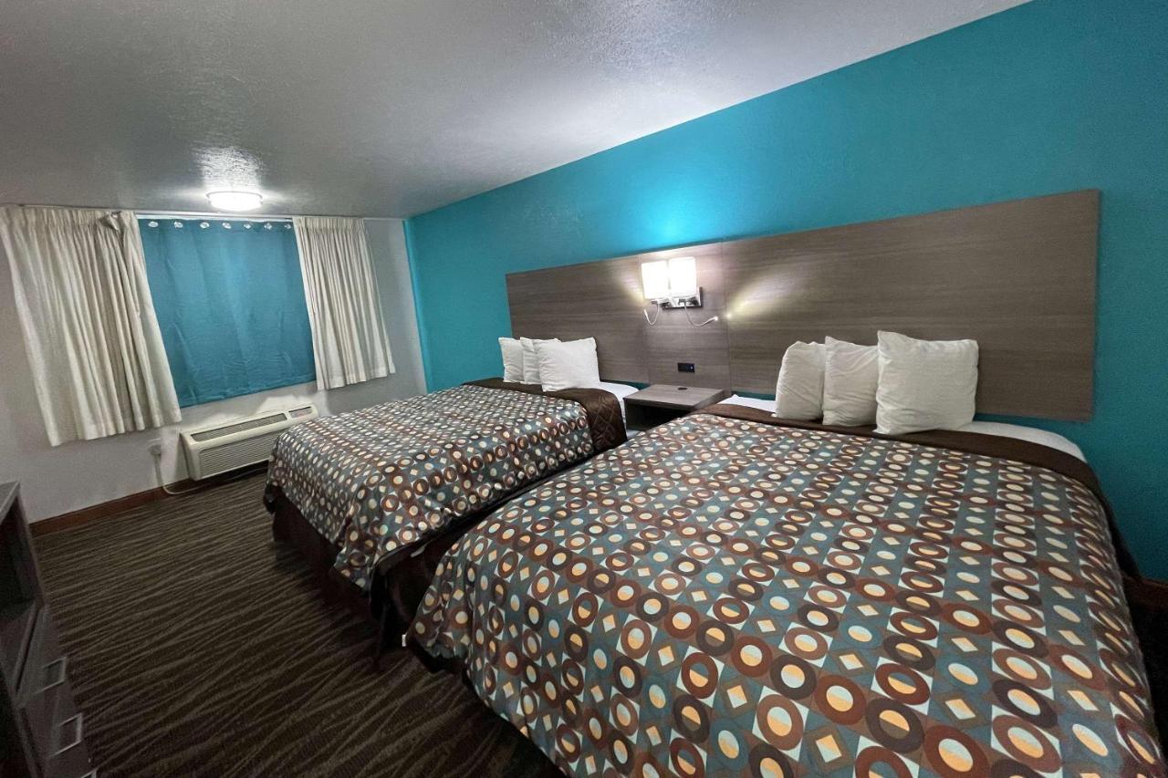 2 Queen Beds, Dog-Friendly, Non-Smoking at Baymont by Wyndham Bellevue / Omaha