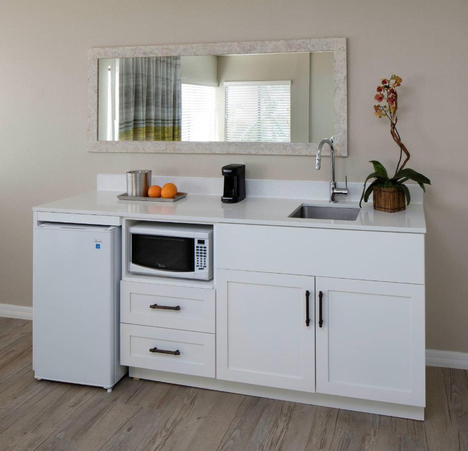 ​Studio Suite Ocean View Two Queens at La Siesta Resort & Villas
