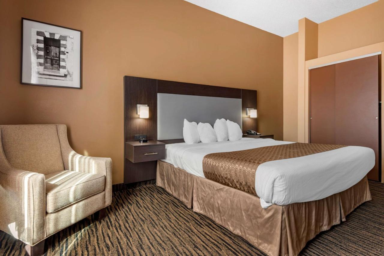 King Room with Mobility Accessible Tub at Best Western The Inn At The Fairgrounds