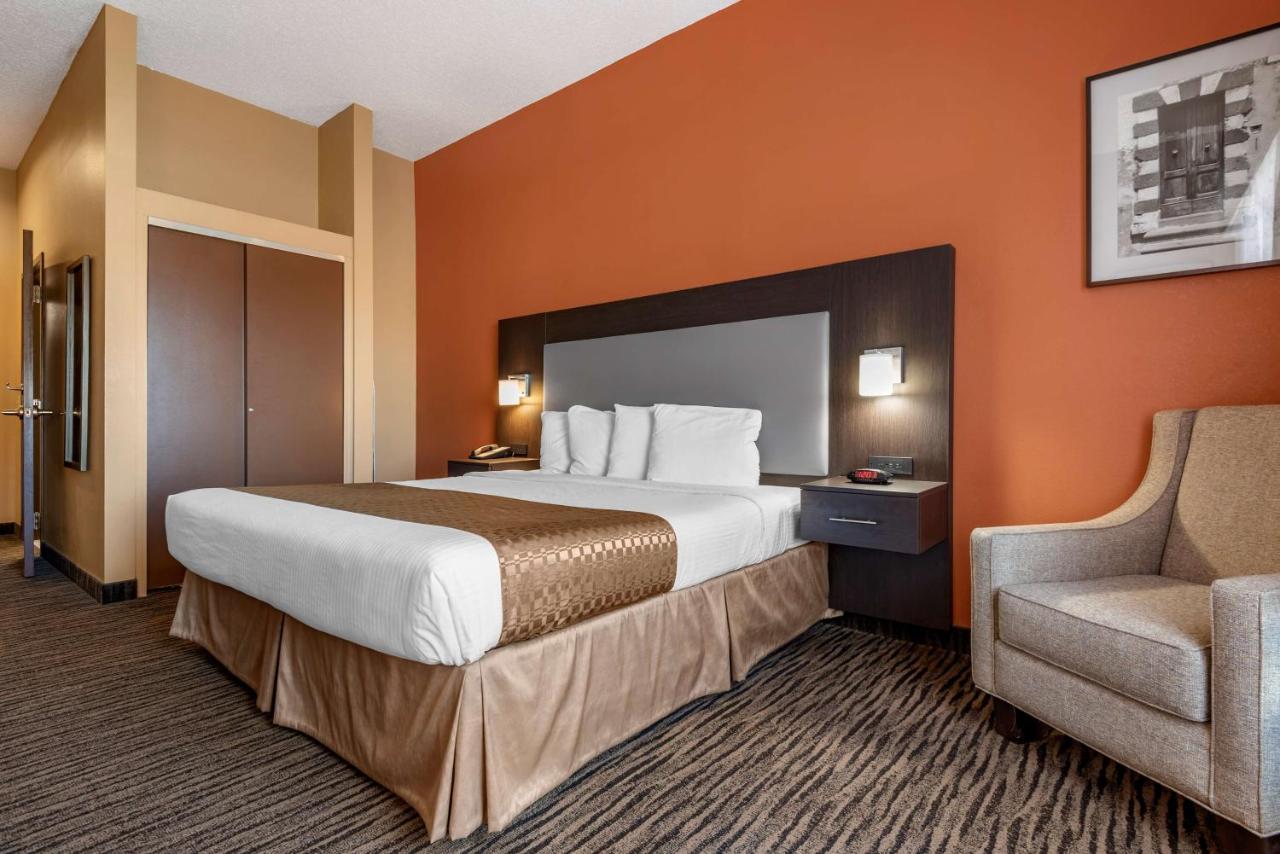 King Room with Mobility Accessible Tub at Best Western The Inn At The Fairgrounds