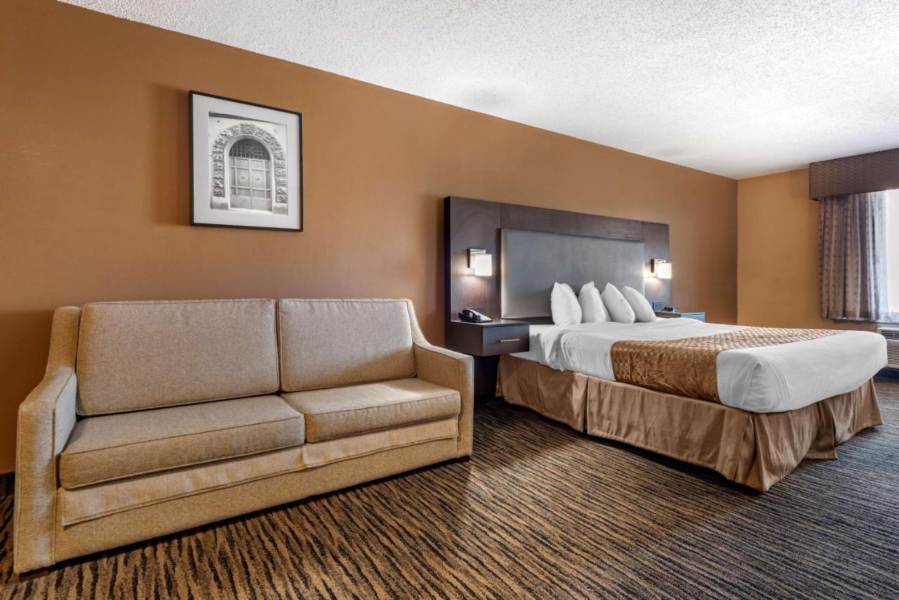 King Suite with Jacuzzi - Non Smoking at Best Western The Inn At The Fairgrounds