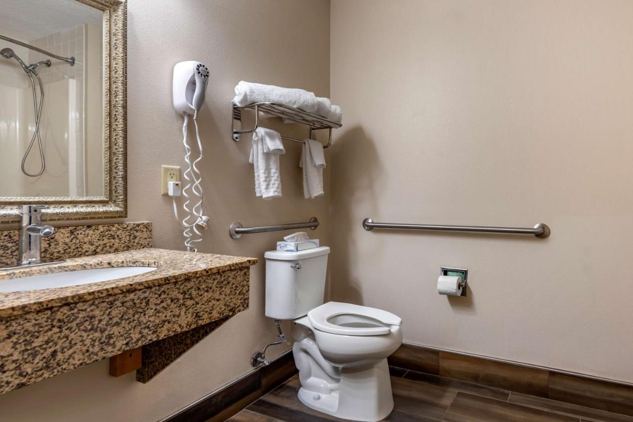 King Room with Mobility Accessible Tub at Best Western The Inn At The Fairgrounds