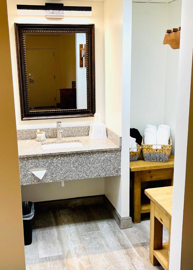 | Taos Valley Lodge